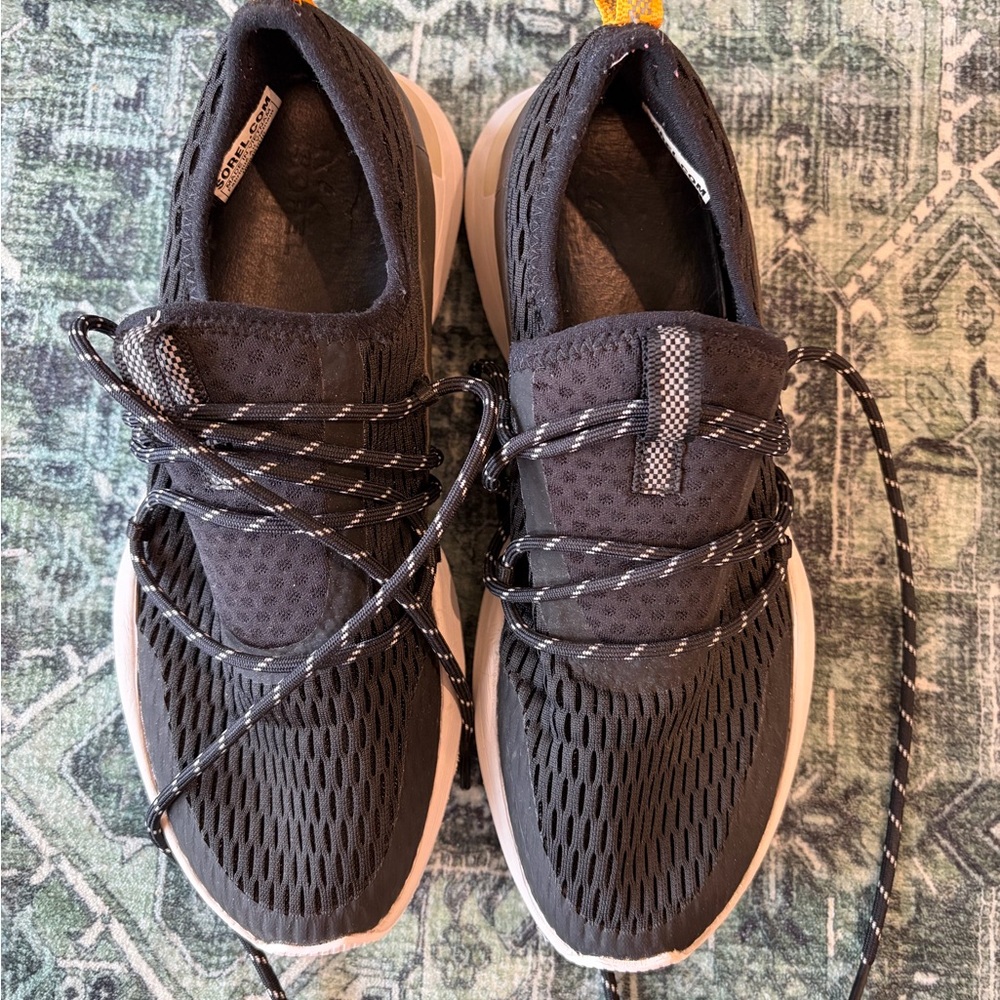 Kinetic Impact Laces Sneaker women’s size 7